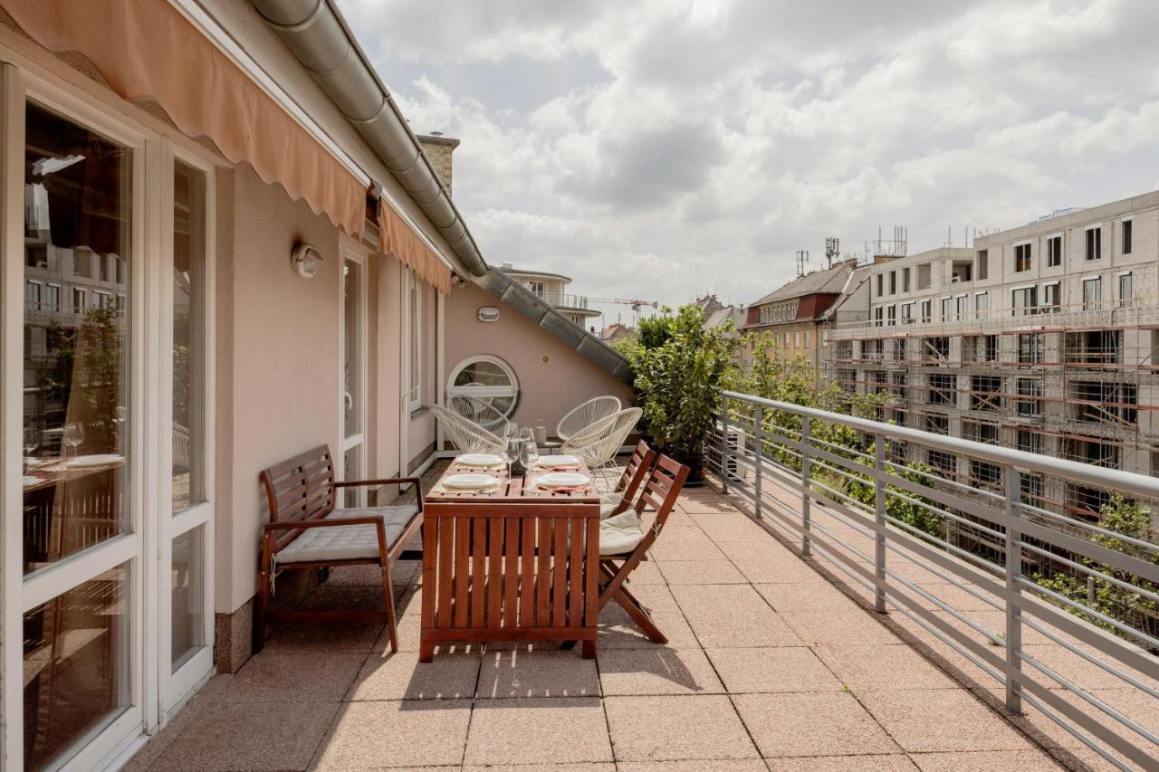 Bright And Spacious Penthouse W/ Terrace & Parking Budapeste Exterior foto